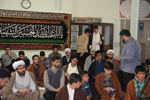 تصاویر / نشست مدیر حوزه علمیه استان قزوین ،با اساتید ،طلاب وکادر مدرسه علمیه امیرالمومنین (ع) شهرستان آوج
