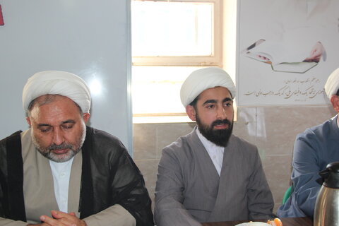تصاویر / نشست مدیر حوزه علمیه استان قزوین ،با اساتید ،طلاب وکادر مدرسه علمیه امیرالمومنین (ع) شهرستان آوج