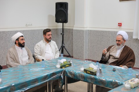 تصاویر/ جلسه هماهنگی و ارائه وضعیت حوزه علمیه استان فارس به مدیر حوزه‌های علمیه توسط واحدهای ستادی