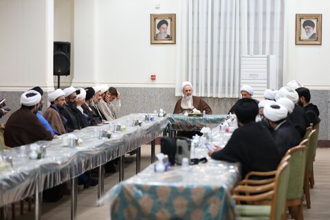 تصاویر/ جلسه هماهنگی و ارائه وضعیت حوزه علمیه استان فارس به مدیر حوزه‌های علمیه توسط واحدهای ستادی