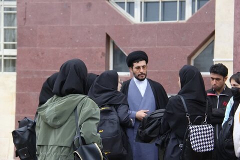 تصاویر/ جلسه پرسش و پاسخ دانش آموزان مدرسه شاهد میناشی با امام جمعه اسلام آباد غرب