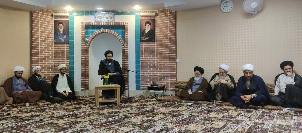 نشست اساتید و طلاب ایرانی مقیم نجف با نماینده مقام‌معظم‌رهبری در عراق