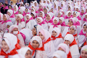 تصاویر/ جشن تکلیف دختران تازه مکلف شده در حرم مطهر رضوی