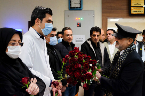 تصاویر/ حضور خدام حرم مطهر رضوی در بیمارستان امید