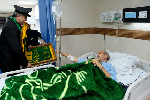 تصاویر/ حضور خدام حرم مطهر رضوی در بیمارستان امید