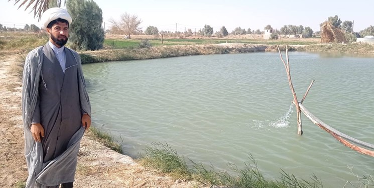 طلبه‌ای که روستای محروم را قطب شیلات کرد + عکس