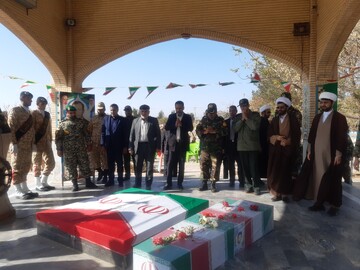 تصاویر/ تشییع پیکر شهید حسین نوروزی در گروه ۸۴۰ نزاجا آران و بیدگل