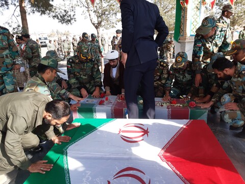 تشییع پیکر شهید حسین نوروزی در گروه ۸۴۰ نزاجا آران و بیدگل