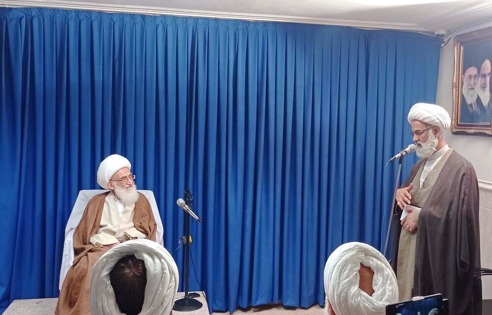 رهبر انقلاب را بشناسیم و به مردم بشناسانیم