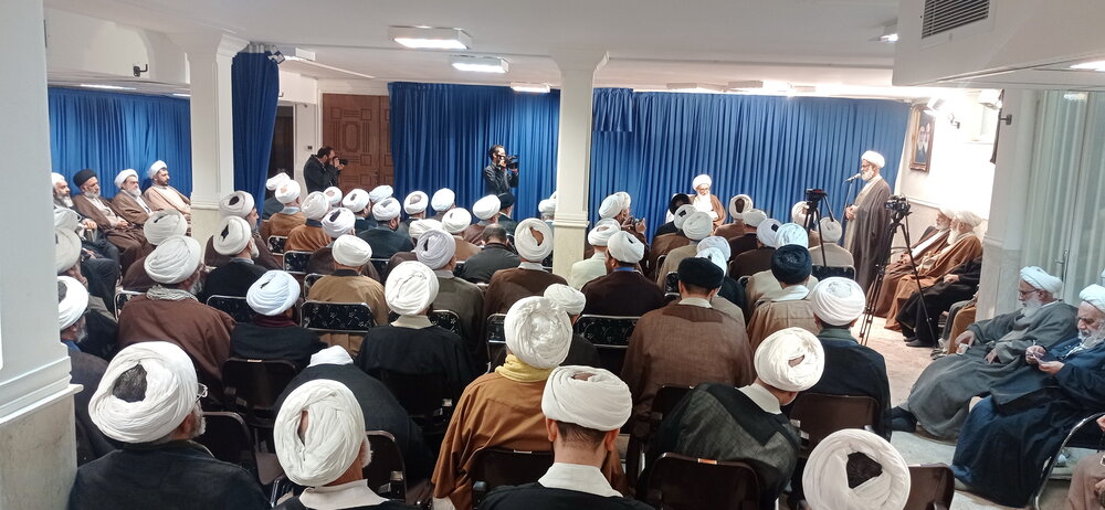 تجدید بیعت اساتید انقلابی حوزه علمیه قم با رهبر معظم انقلاب