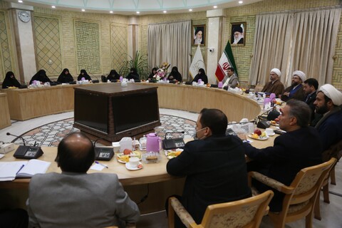 تصاویر/ نشست مسئولان و مدیران دانشگاه های قم با مدیران جامعه الزهرا