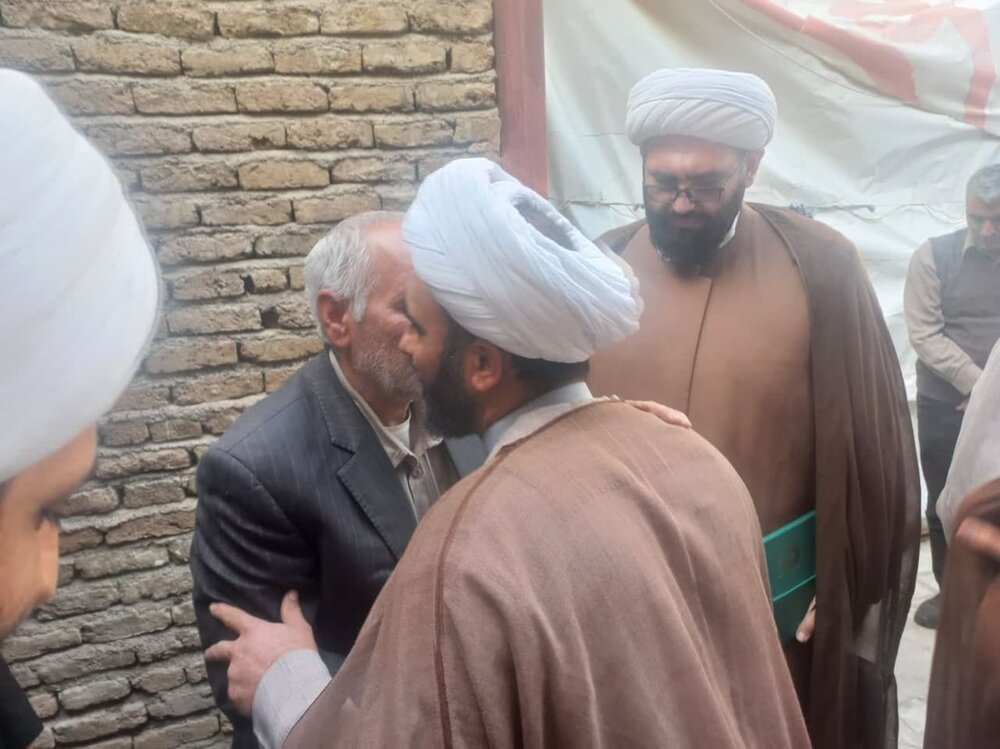 دیدار مسئولین بنیاد بین المللی غدیر با خانواده شهید عجمیان + عکس