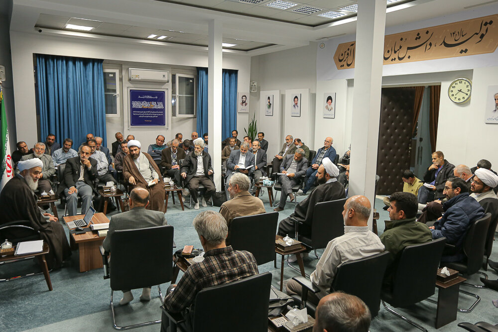 منافقین از پوشش ایمان بیرون آمده اند