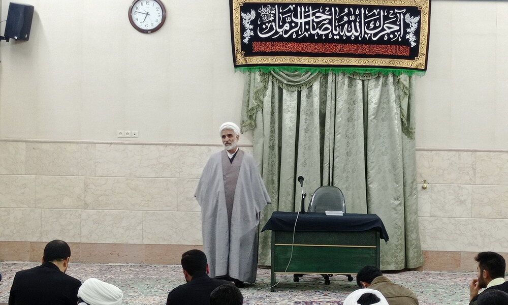 در دفاع از دین و انقلاب تقیه نکنیم/ باید صریح و قاطع دفاع کرد