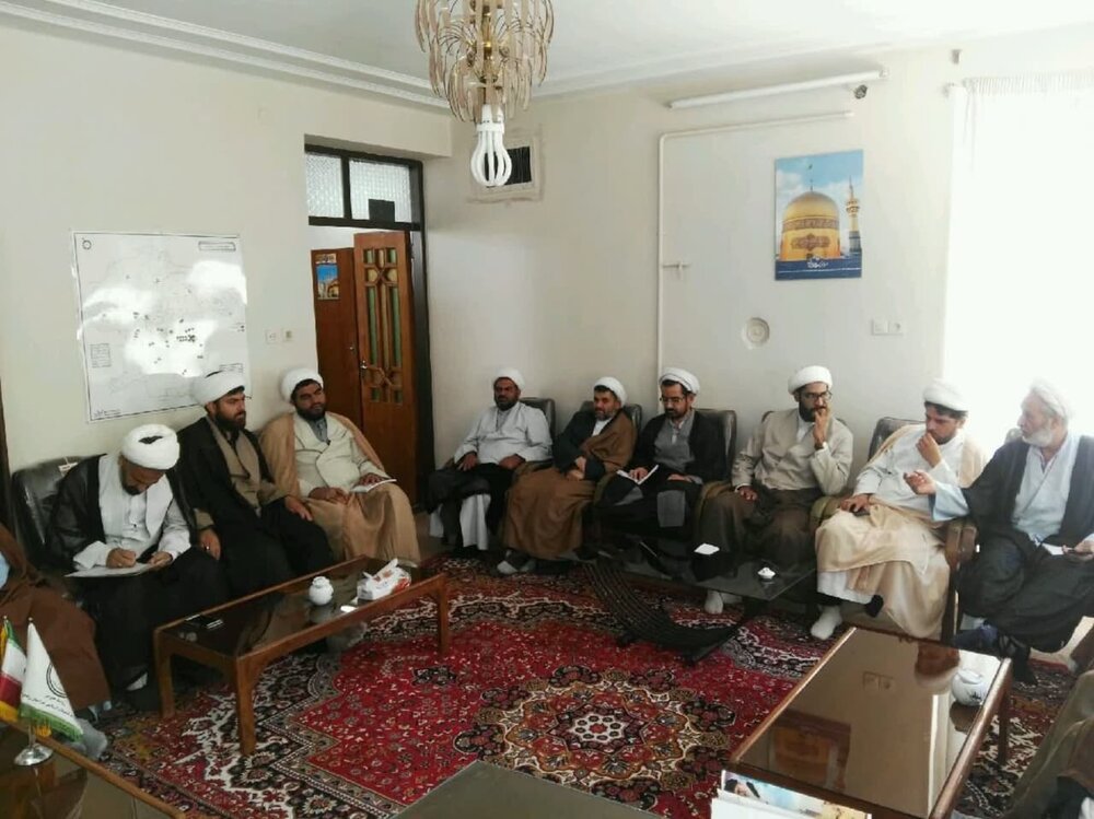 امام محله ای که با کارتن خوابها رفاقت می کند + عکس