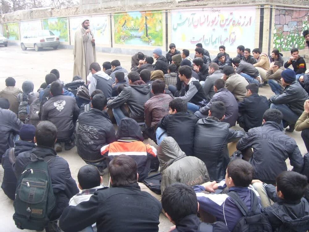 امام محله ای که با کارتن خوابها رفاقت می کند + عکس