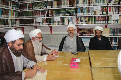 تصاویر / نشست مدیر حوزه علمیه استان قزوین، با اساتید، طلاب و کادر مدرسه علمیه شیخ الاسلام قزوین