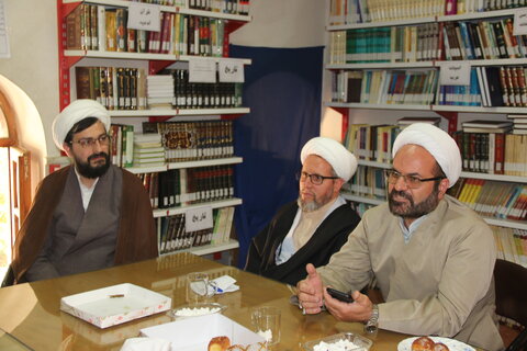 تصاویر / نشست مدیر حوزه علمیه استان قزوین، با اساتید، طلاب و کادر مدرسه علمیه شیخ الاسلام قزوین