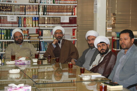 تصاویر / نشست مدیر حوزه علمیه استان قزوین، با اساتید، طلاب و کادر مدرسه علمیه شیخ الاسلام قزوین