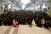 तस्वीरे / इमामे रज़ा (अ) के हरम मे हज़रत ज़हरा (स) की शहादत पर महिलाओ का इज्तेमा