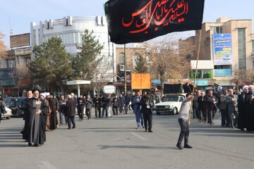 تصاویر/ دسته عزادارای مردم سلماس در سوگ ام ابیها(س)