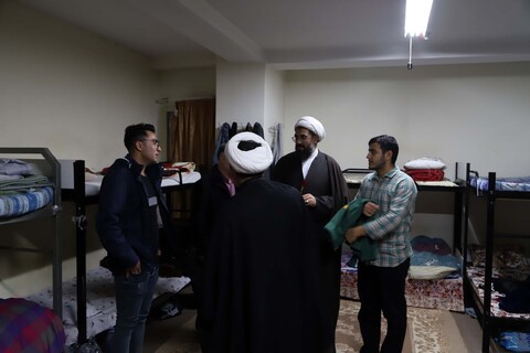 تصاویر / حضور صمیمی امام جمعه همدان در خوابگاه دانشجویی