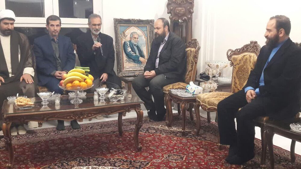 دیدار مسئولان نشست «هوش مصنوعی» با خانواده شهید فخری زاده | حامد فخری زاده: ترور پدرم هنوز ادامه دارد