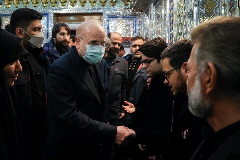 تصاویر/ حضور رئیس مجلس شورای اسلامی در حرم حضرت شاهچراغ (ع) و گفتگوی صمیمی با مردم