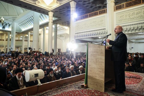 تصاویر/ حضور رئیس مجلس شورای اسلامی در مراسم چهلمین روز شهدای حادثه تروریستی حرم شاهچراغ (ع)