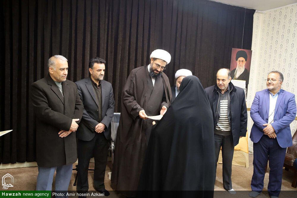 تقدیر امام جمعه همدان از خانواده شهید احمدی شکوه و قربانی