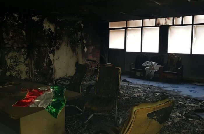 بسیج دانشگاه شریف به آتش کشیده شد + عکس