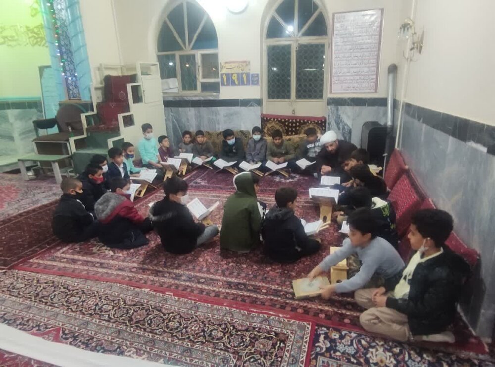 امام محله ای که گره گشای مشکلات مردم روستای حاجی آباد است + عکس