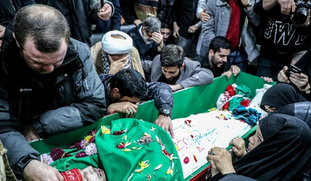 مراسم وداع با پیکر شهید «حسن مختارزاده» برگزار شد+ عکس