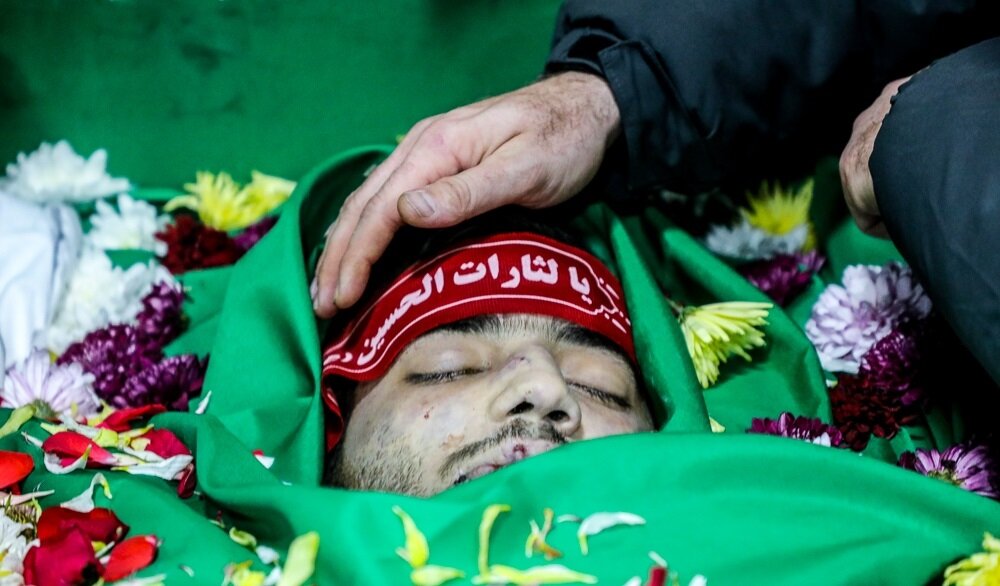 مراسم وداع با پیکر شهید «حسن مختارزاده» برگزار شد+ عکس