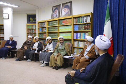 تصاویر / دیدار جمعی از مدیران مدارس مسجدمحور با آیت الله اعرافی