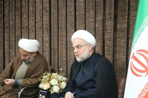 تصاویر/نشست مسئولان و مدیران استان کردستان با حجت الاسلام والمسلمین پورذهبی به مناسبت هفته بصیرت
