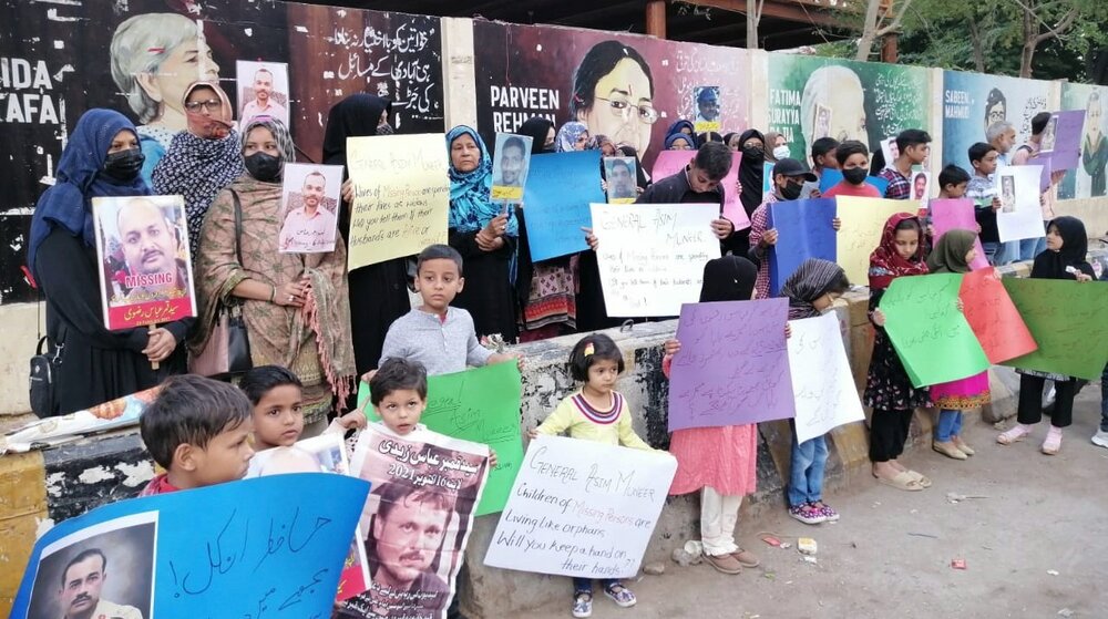 کراچی میں شیعہ لاپتہ افراد کے بچوں کا اپنے پیاروں کی بازیابی کا مطالبہ و احتجاجی مظاہرہ 