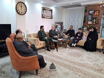 سردار سلامی به دیدار پدر و مادر شهید آرمان علی‌وردی رفت + عکس