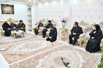 دیدار نماینده ولی فقیه در آذربایجان غربی با خانواده شهید امنیّت + عکس