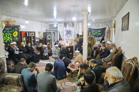 تصاویر /حضور امام جمعه ، استاندار ، مدیران و مسئولین قم در منزل طلبه شهید حسن مختارزاده
