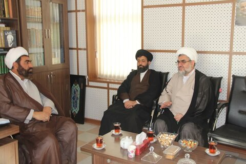 تصاویر / دیدار جمعی از مسئولین استان با مدیر حوزه علمیه استان قزوین