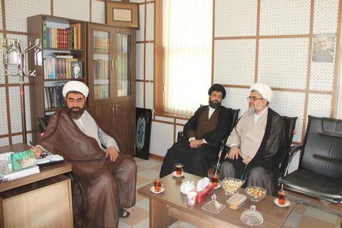 تصاویر / دیدار جمعی از مسئولین استان با مدیر حوزه علمیه استان قزوین