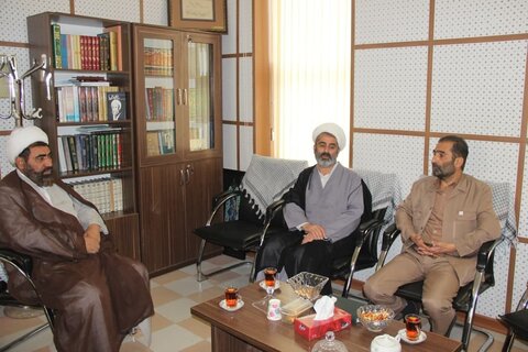 تصاویر / دیدار جمعی از مسئولین استان با مدیر حوزه علمیه استان قزوین
