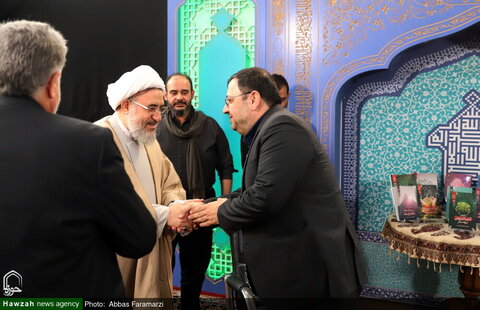 بالصور/ إزاحة الستار عن 12 كتابا من إصدارات مكتب الدراسات الإسلامية والمواصلات الحوزوية التابع للمركز الوطني للعالم الافتراضي بمدينة قم المقدسة