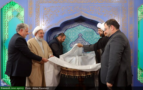 بالصور/ إزاحة الستار عن 12 كتابا من إصدارات مكتب الدراسات الإسلامية والمواصلات الحوزوية التابع للمركز الوطني للعالم الافتراضي بمدينة قم المقدسة