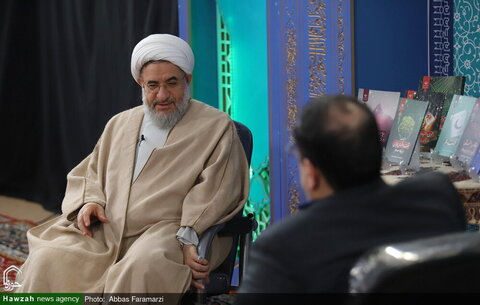 بالصور/ إزاحة الستار عن 12 كتابا من إصدارات مكتب الدراسات الإسلامية والمواصلات الحوزوية التابع للمركز الوطني للعالم الافتراضي بمدينة قم المقدسة