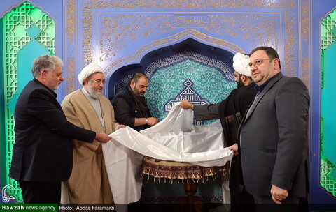 بالصور/ إزاحة الستار عن 12 كتابا من إصدارات مكتب الدراسات الإسلامية والمواصلات الحوزوية التابع للمركز الوطني للعالم الافتراضي بمدينة قم المقدسة