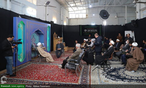 بالصور/ إزاحة الستار عن 12 كتابا من إصدارات مكتب الدراسات الإسلامية والمواصلات الحوزوية التابع للمركز الوطني للعالم الافتراضي بمدينة قم المقدسة