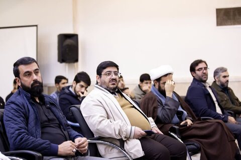 تصاویر/ رونمایی از کتاب‌های زندگی‌نامه علما در مدرسه علمیه امام خمینی(ره) تهران