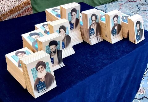 تصاویر/ رونمایی از کتاب‌های زندگی‌نامه علما در مدرسه علمیه امام خمینی(ره) تهران